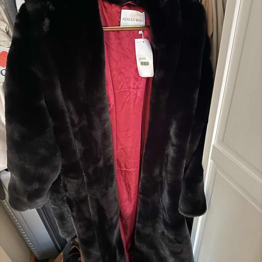 Azazie Elegant Black Faux Fur Coat with Red Lining